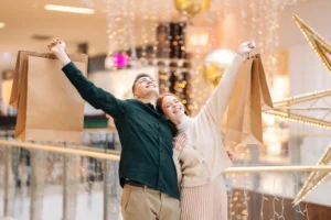 panduk Promosi bisa Menjadi Media Penarik Perhatian Selama Penjualan Akhir Tahun.